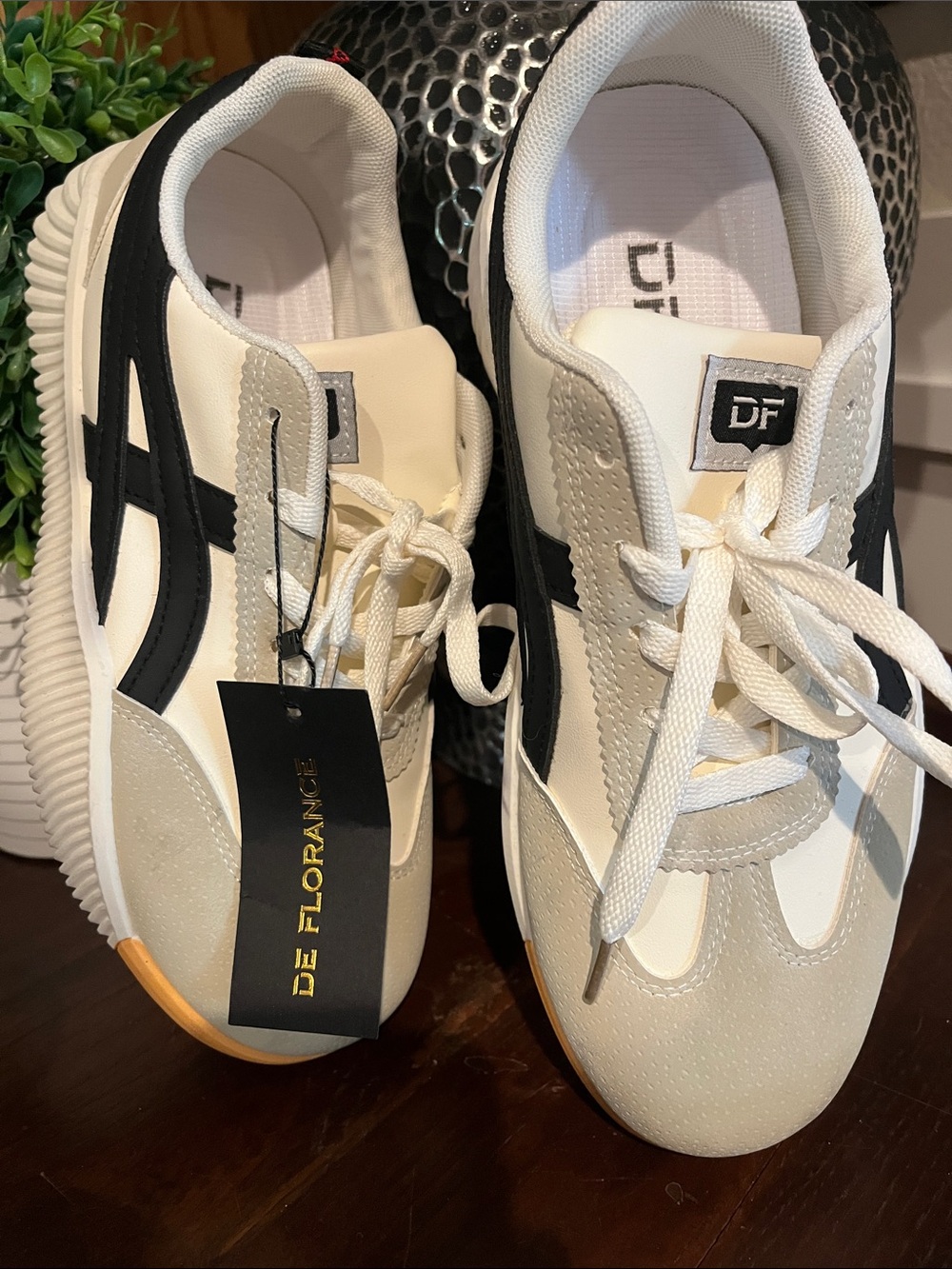 DE FLORANGE Women's White and Black Athletic Sneakers